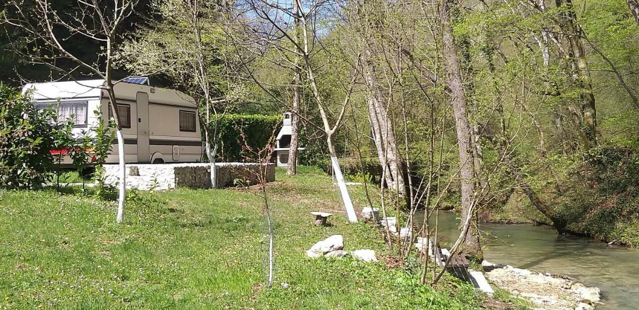 Mobile Home Slapnica U Parku Prirode Zumberak Krasic Bagian luar foto